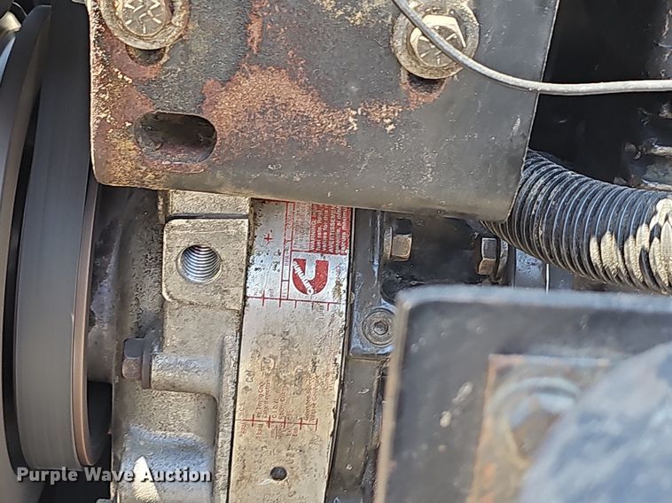 image for item DR3401 2000 International 9100i  semi truck