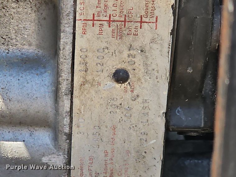 image for item DR3401 2000 International 9100i  semi truck