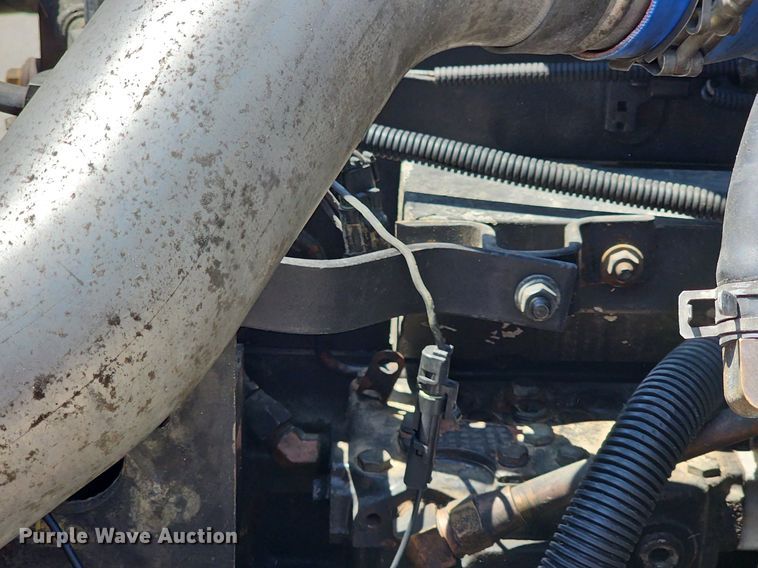 image for item DR3401 2000 International 9100i  semi truck