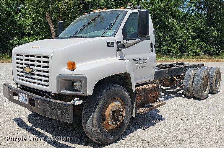 image for item DR3404 2005 Chevrolet C8500  truck cab and chassis