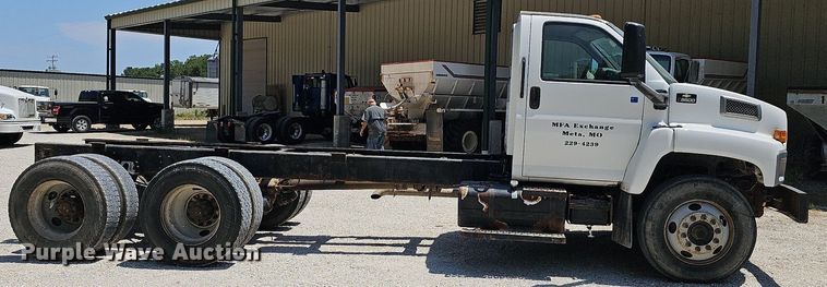 image for item DR3404 2005 Chevrolet C8500  truck cab and chassis