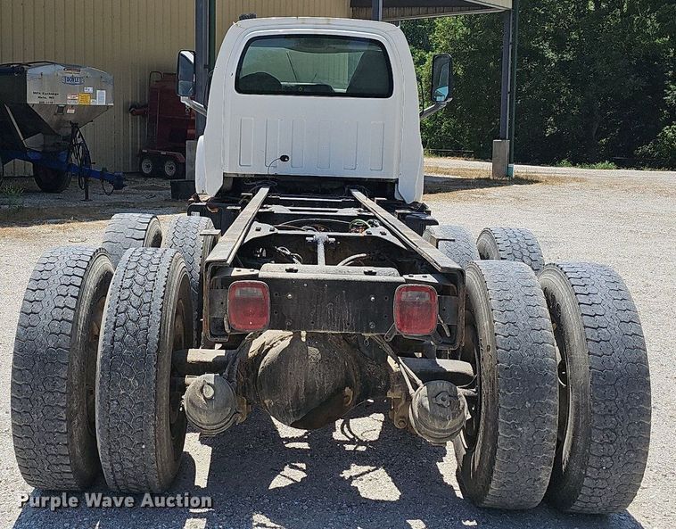 image for item DR3404 2005 Chevrolet C8500  truck cab and chassis