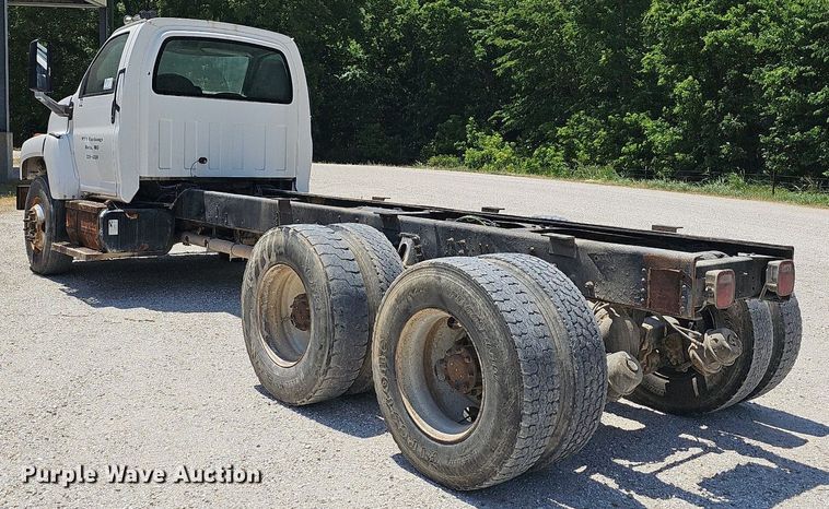 image for item DR3404 2005 Chevrolet C8500  truck cab and chassis