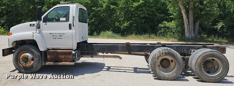 image for item DR3404 2005 Chevrolet C8500  truck cab and chassis