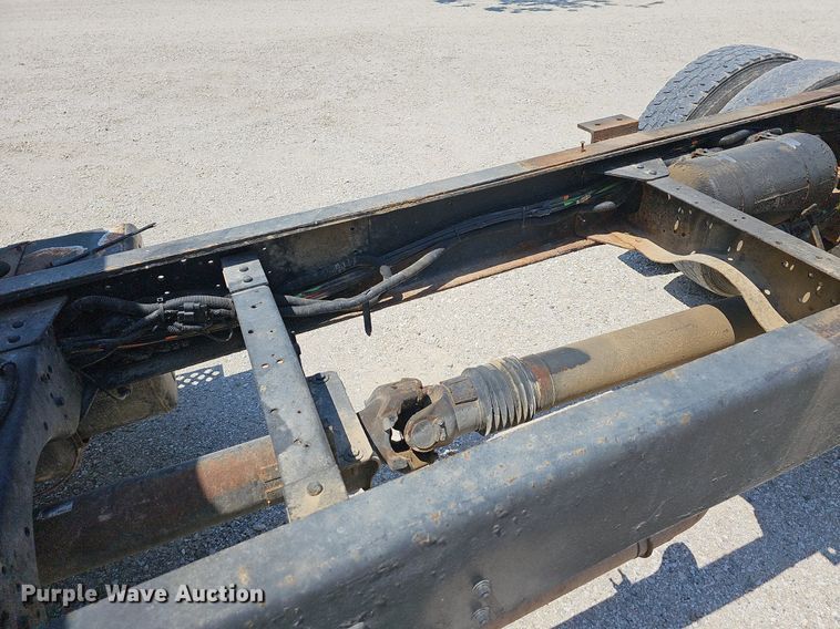 image for item DR3404 2005 Chevrolet C8500  truck cab and chassis