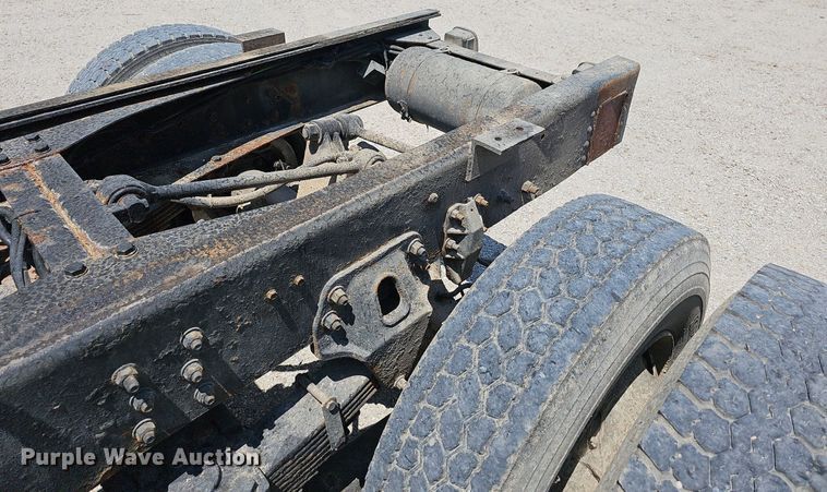 image for item DR3404 2005 Chevrolet C8500  truck cab and chassis