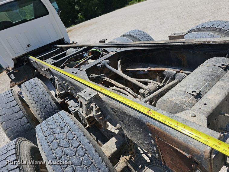 image for item DR3404 2005 Chevrolet C8500  truck cab and chassis