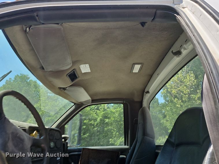 image for item DR3404 2005 Chevrolet C8500  truck cab and chassis