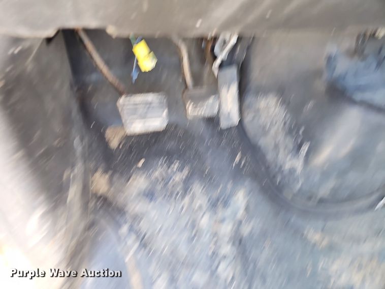 image for item DR3404 2005 Chevrolet C8500  truck cab and chassis