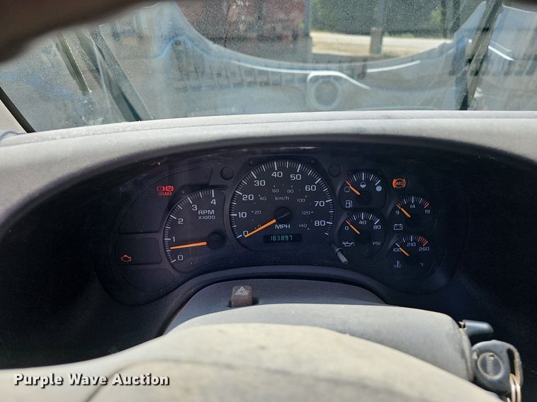 image for item DR3404 2005 Chevrolet C8500  truck cab and chassis