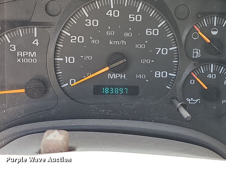 image for item DR3404 2005 Chevrolet C8500  truck cab and chassis