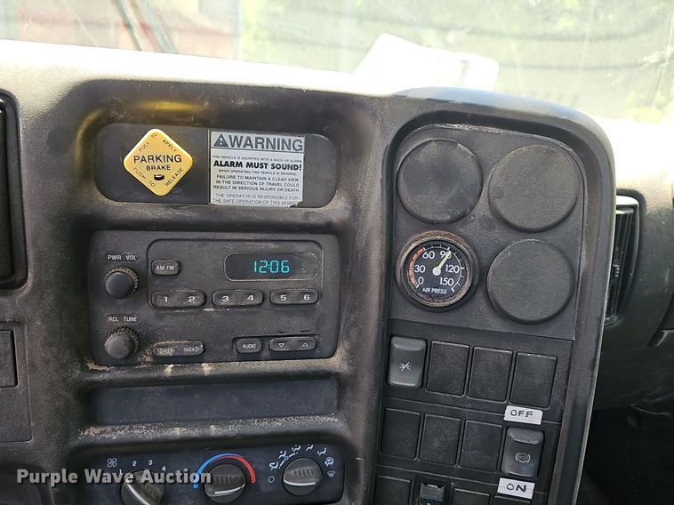 image for item DR3404 2005 Chevrolet C8500  truck cab and chassis