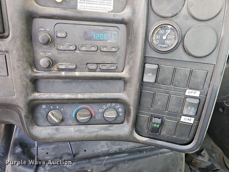 image for item DR3404 2005 Chevrolet C8500  truck cab and chassis