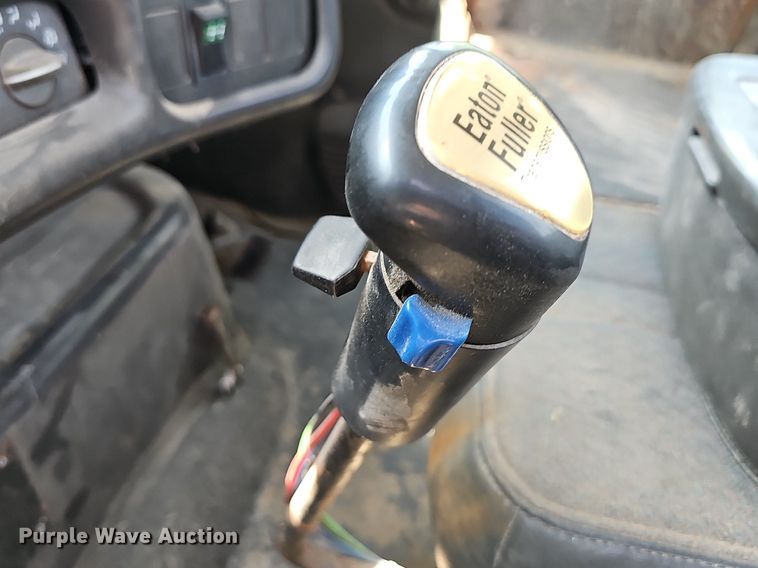 image for item DR3404 2005 Chevrolet C8500  truck cab and chassis