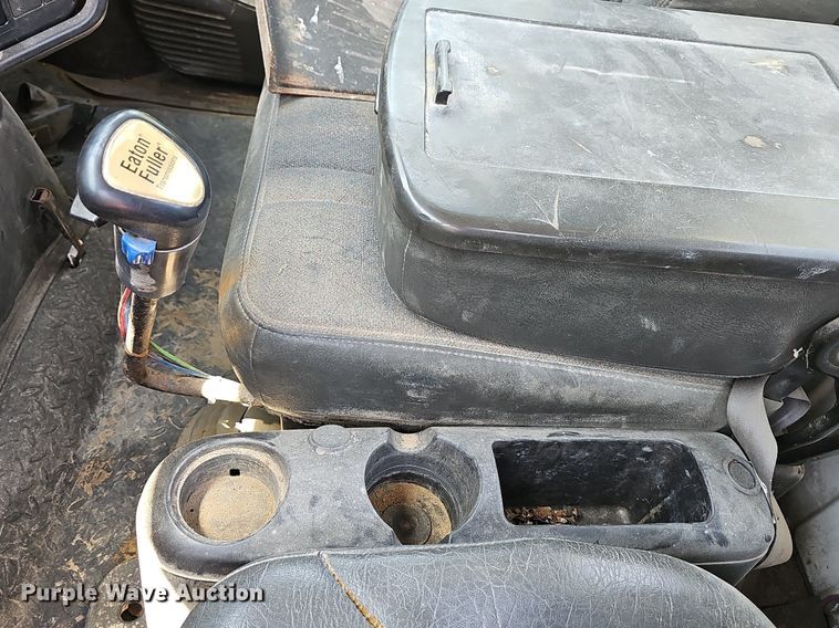 image for item DR3404 2005 Chevrolet C8500  truck cab and chassis