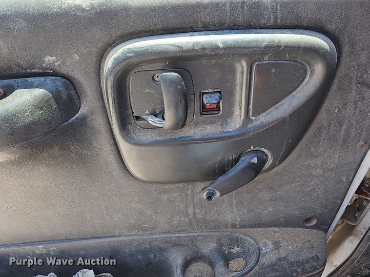 image for item DR3404 2005 Chevrolet C8500  truck cab and chassis