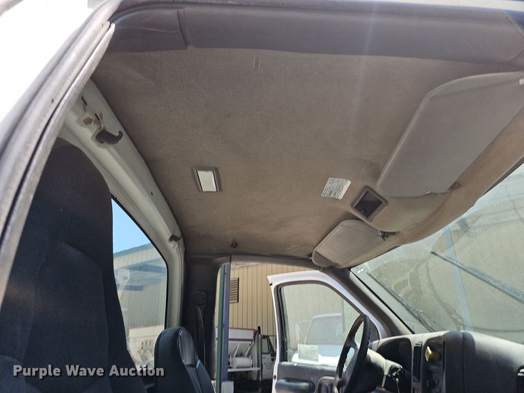 image for item DR3404 2005 Chevrolet C8500  truck cab and chassis