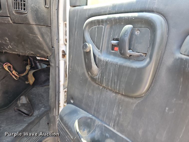 image for item DR3404 2005 Chevrolet C8500  truck cab and chassis