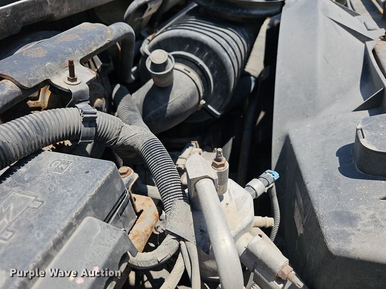 image for item DR3404 2005 Chevrolet C8500  truck cab and chassis