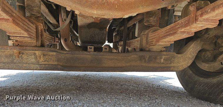 image for item DR3404 2005 Chevrolet C8500  truck cab and chassis