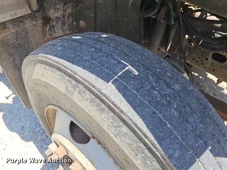 image for item DR3404 2005 Chevrolet C8500  truck cab and chassis