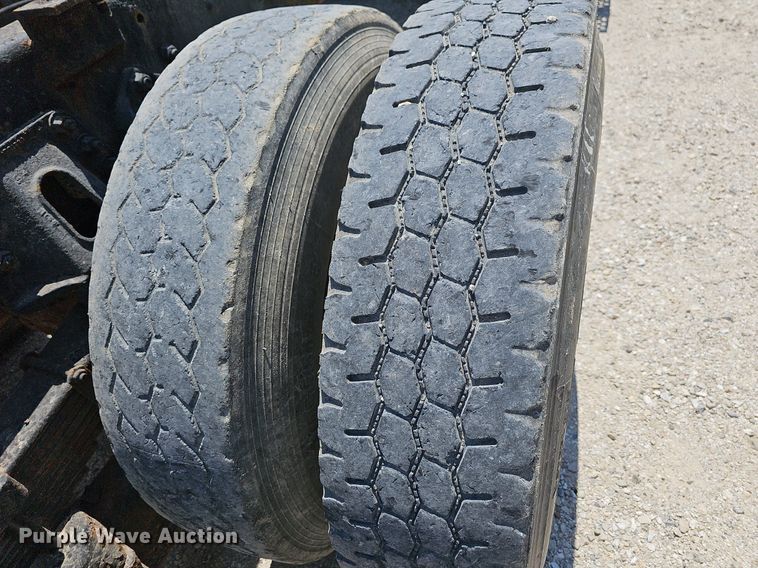 image for item DR3404 2005 Chevrolet C8500  truck cab and chassis