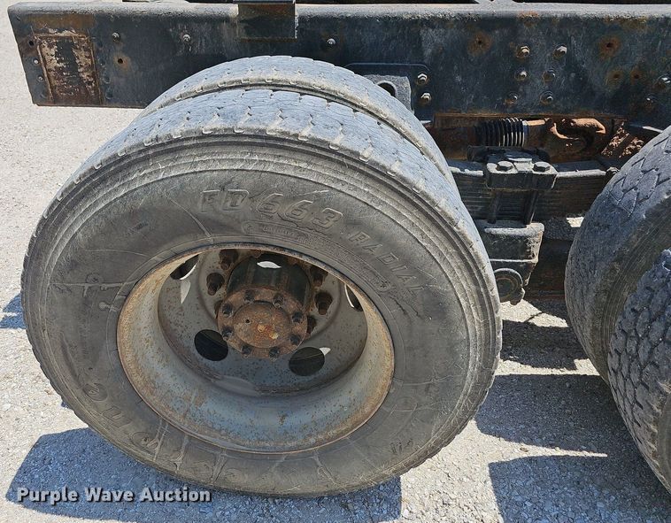 image for item DR3404 2005 Chevrolet C8500  truck cab and chassis