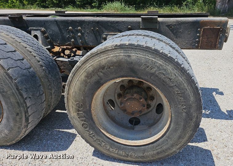 image for item DR3404 2005 Chevrolet C8500  truck cab and chassis