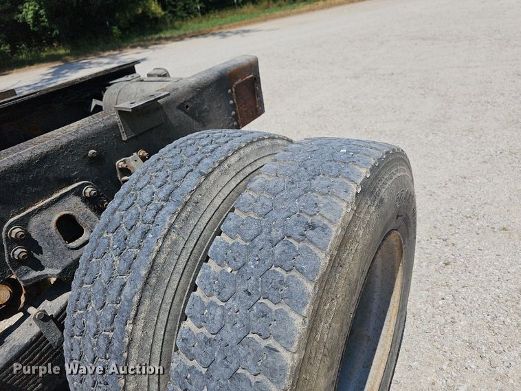 image for item DR3404 2005 Chevrolet C8500  truck cab and chassis