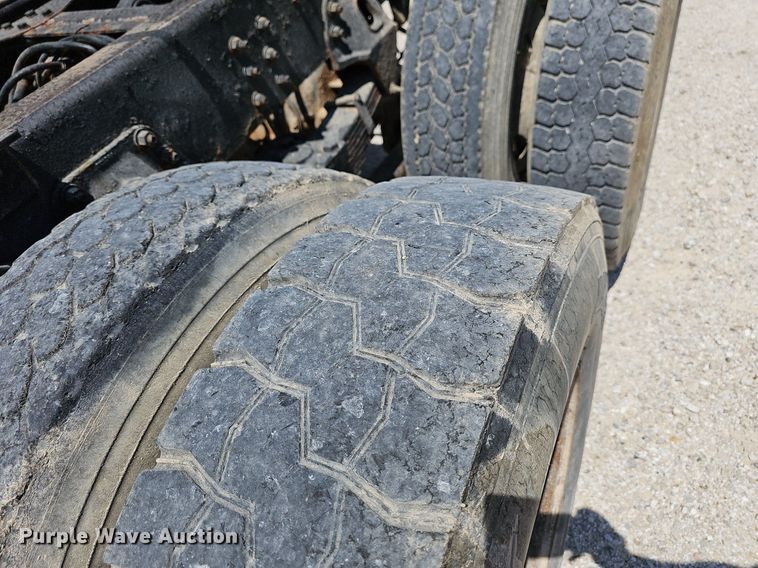 image for item DR3404 2005 Chevrolet C8500  truck cab and chassis