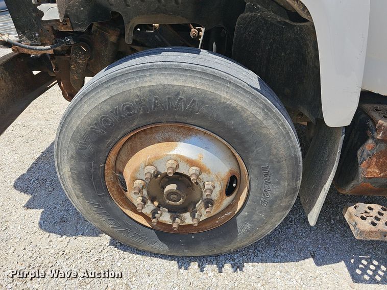 image for item DR3404 2005 Chevrolet C8500  truck cab and chassis