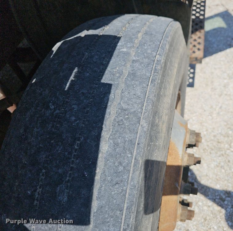 image for item DR3404 2005 Chevrolet C8500  truck cab and chassis