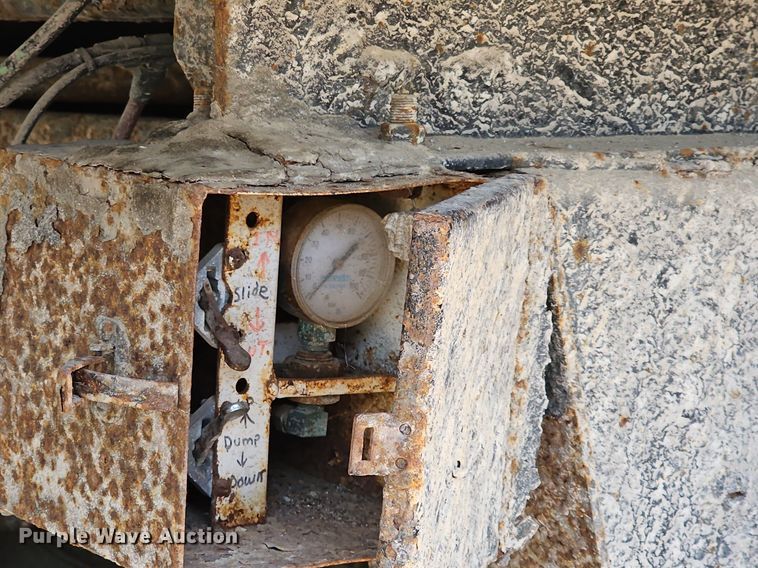 image for item DR3405 1999 Fruehauf  dry van trailer