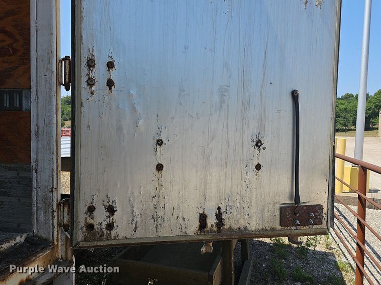 image for item DR3405 1999 Fruehauf  dry van trailer