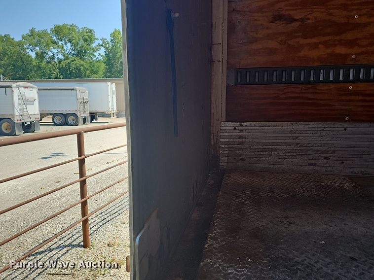 image for item DR3405 1999 Fruehauf  dry van trailer