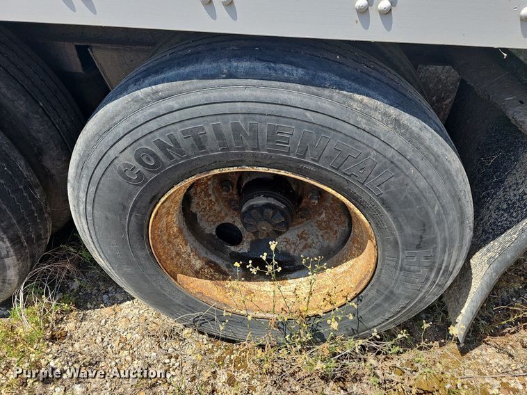 image for item DR3405 1999 Fruehauf  dry van trailer