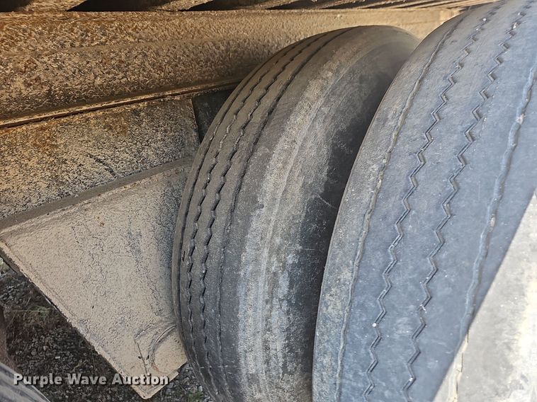 image for item DR3405 1999 Fruehauf  dry van trailer