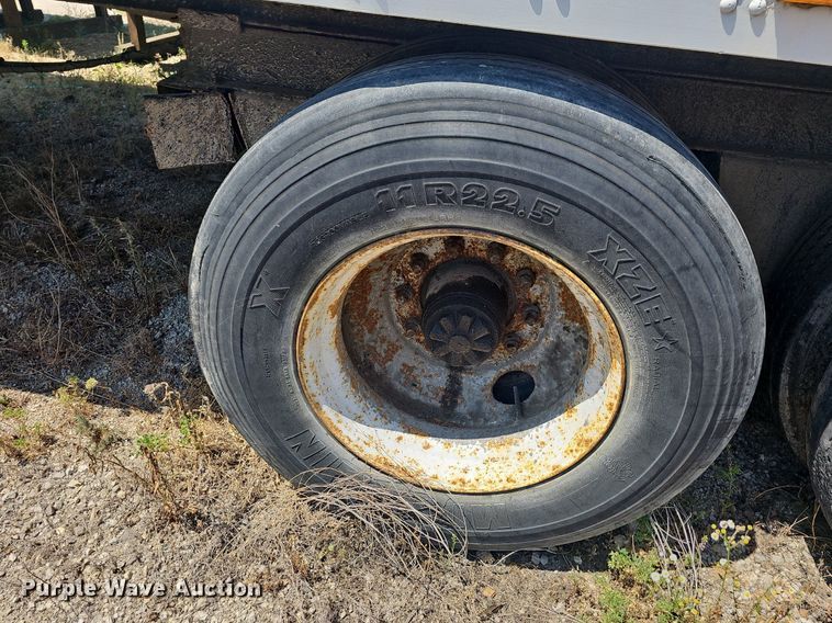 image for item DR3405 1999 Fruehauf  dry van trailer