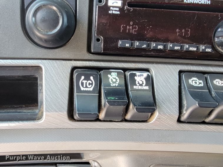 image for item HY9035 2015 Kenworth T680  semi truck