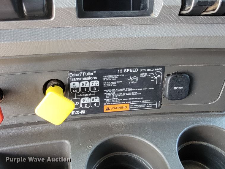 image for item HY9035 2015 Kenworth T680  semi truck