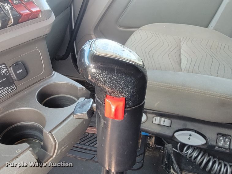 image for item HY9035 2015 Kenworth T680  semi truck