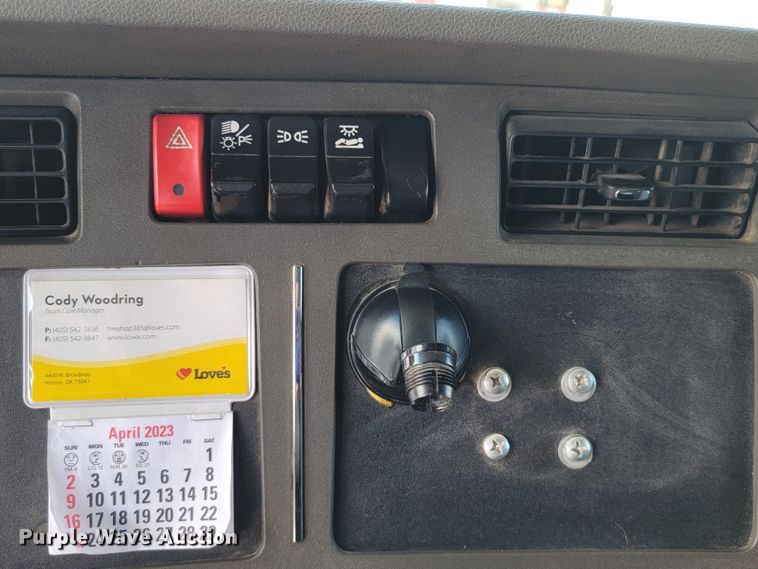 image for item HY9035 2015 Kenworth T680  semi truck