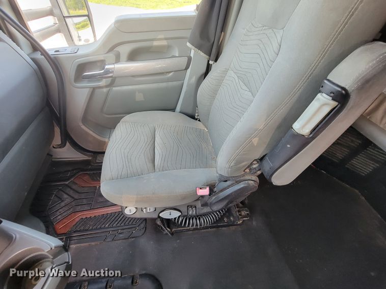 image for item HY9035 2015 Kenworth T680  semi truck