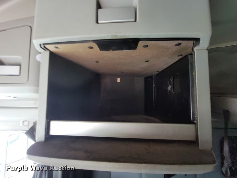 image for item HY9035 2015 Kenworth T680  semi truck