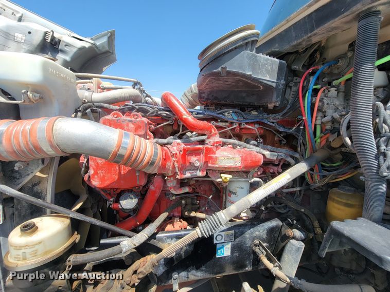 image for item HY9035 2015 Kenworth T680  semi truck