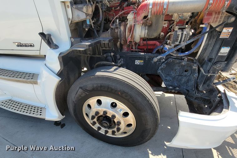 image for item HY9035 2015 Kenworth T680  semi truck