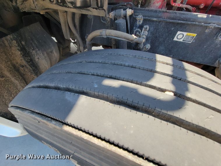 image for item HY9035 2015 Kenworth T680  semi truck