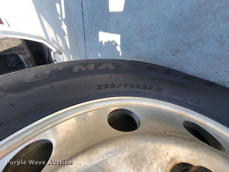 image for item HY9035 2015 Kenworth T680  semi truck