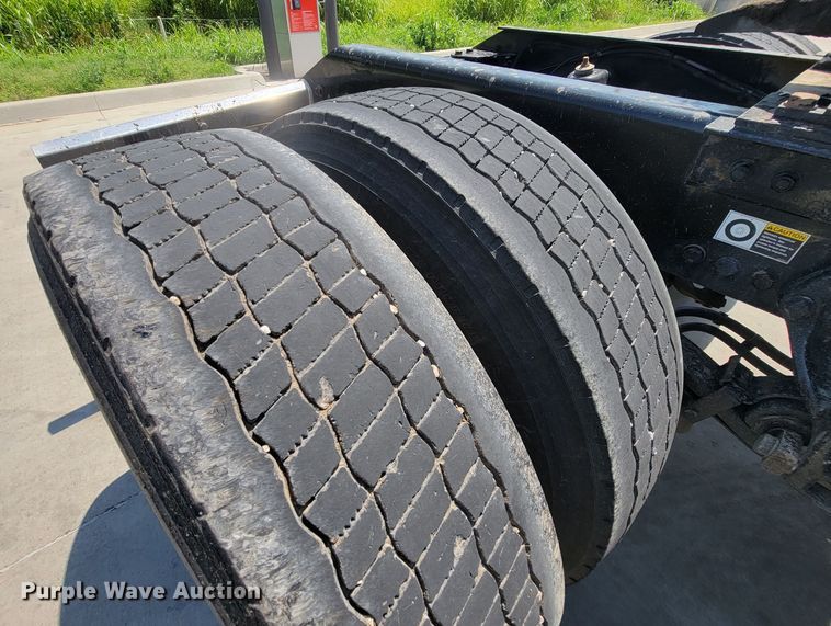 image for item HY9035 2015 Kenworth T680  semi truck