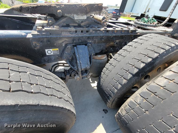 image for item HY9035 2015 Kenworth T680  semi truck